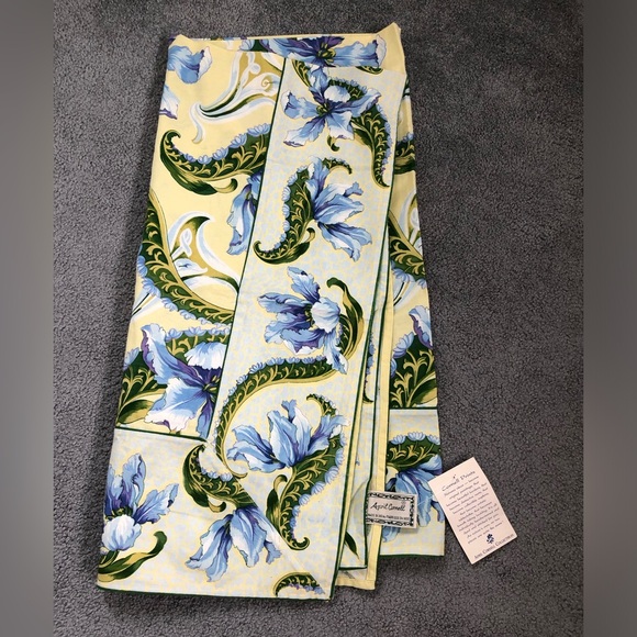 Vintage yet New NWT April Cornell square 54” x 54” yellow blue floral tablecloth - Picture 4 of 6
